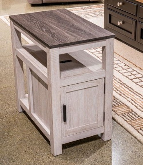 Fendenmore - Two-tone - Chair Side End Table