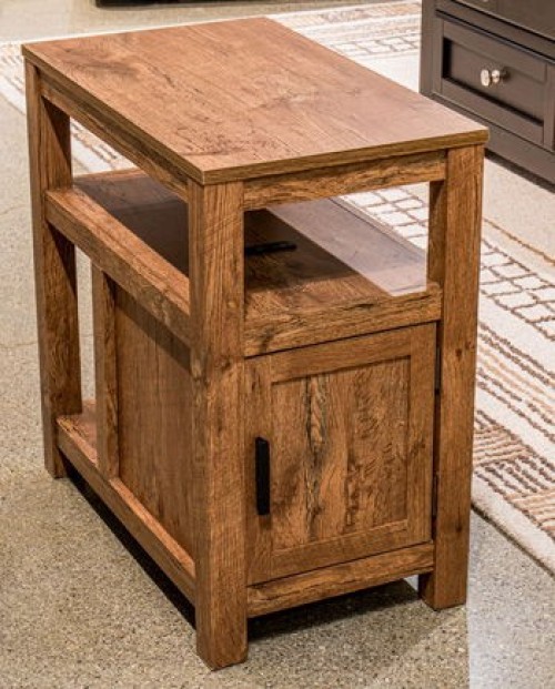 Fendenmore - Two-tone - Chair Side End Table
