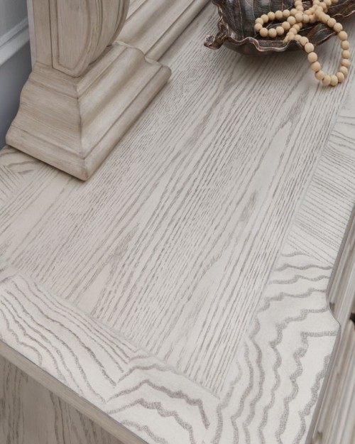 Bruchandi - Antique White - Dresser