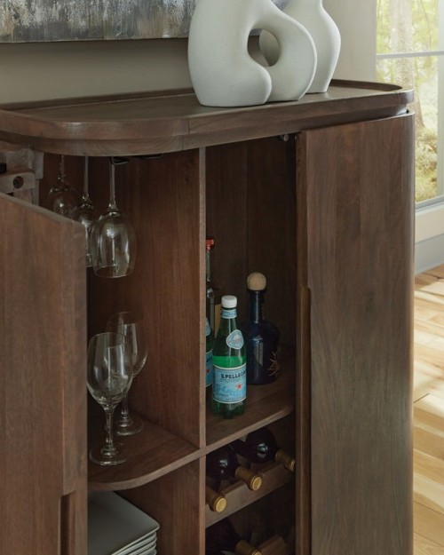 Landermont - Medium Brown - Bar Cabinet