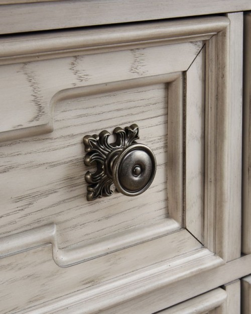 Bruchandi - Antique White - Five Drawer Chest