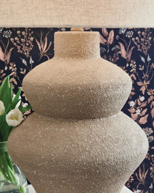 Jossleigh - Beige - Metal Table Lamp