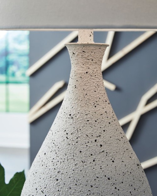 Wyattford - White / Black - Metal Table Lamp