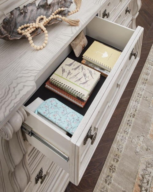 Bruchandi - Antique White - Dresser