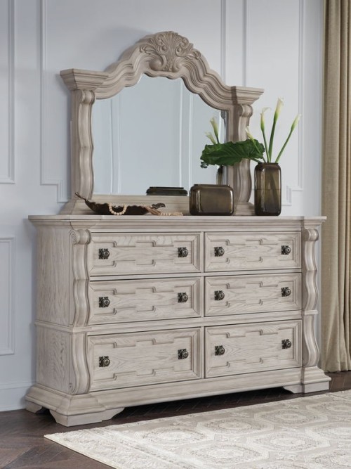 Bruchandi - Antique White - Dresser