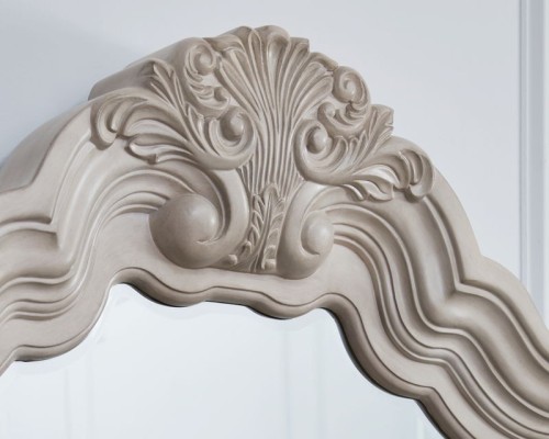 Bruchandi - Antique White - Dresser