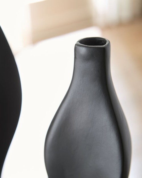 Judsen - Black - Vase - 21.25"