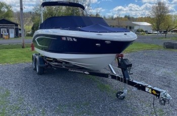 2019 CHAPARRAL 21 H20 BR W/ 4.5 MERCRUISER I/0 W/ DOUBLE AXLE TRAILER