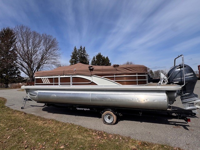 2022 BENNINGTON 22 LSR PONTOON W/ 150 HP YAMAHA O/B W/ DOUBLE AXLE BUNK TRAILER