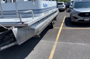 1994 SYLVAN 23 FT PONTOON W/ YAMAHA 50 HP O/B W/ LOAT RITE BUNK TRAILER
