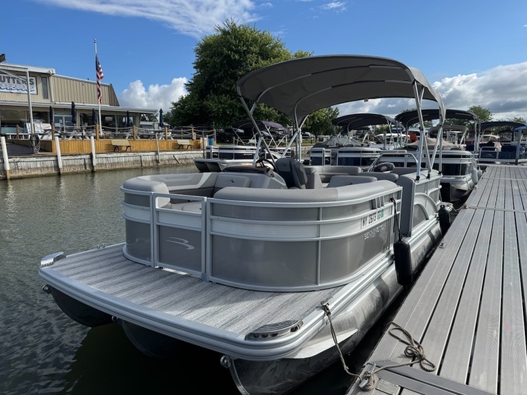 2025 BENNINGTON SXSRC W/ 150HP MERCURY O/B - 2 COLORS AVAILABLE