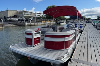 2025 BENNINGTON 22SXSRC W/ 150HP YAMAHA O/B