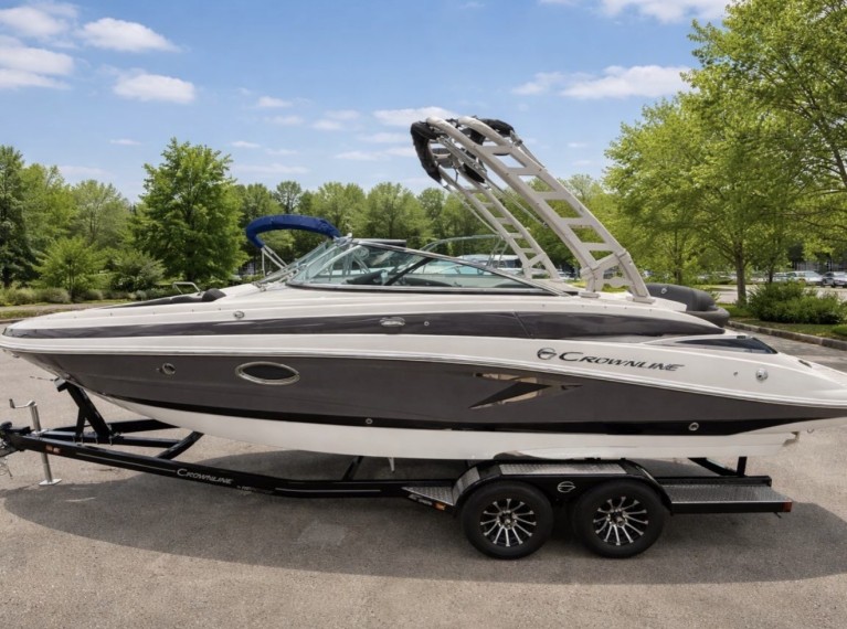 2026 Crownline E255 Deck Boat W/ 6.2L Merc Mag