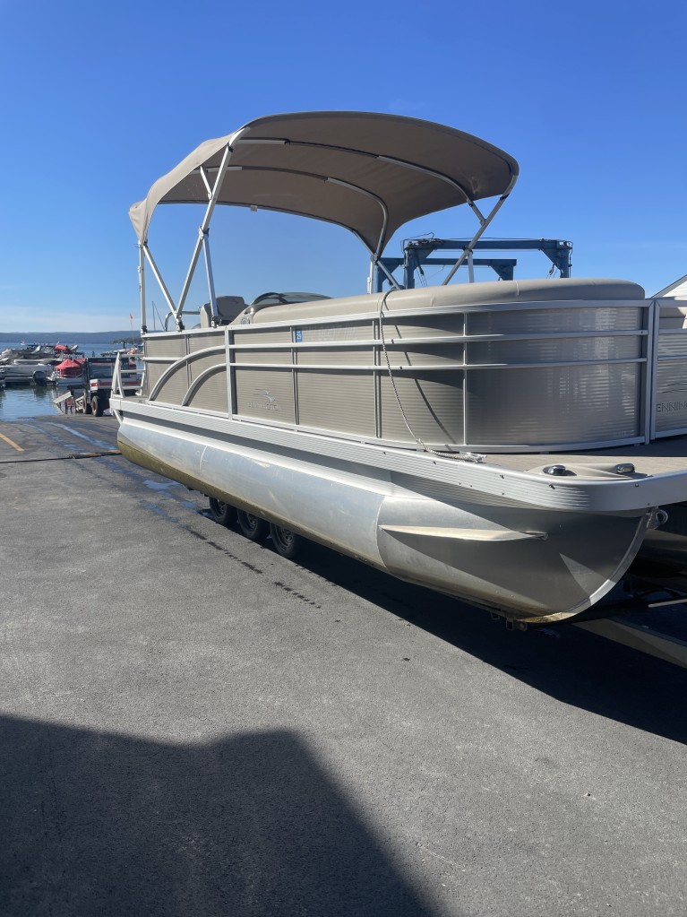 2019 BENNINGTON 21SLX
