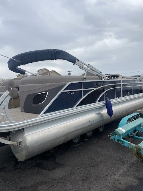 2018 BENNINGTON 25 SSRFBXB PONTOON BOAT  W/ YAMAHA F 250 4 STROKE O/B