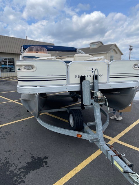 2006 BENNINGTON 2050 FSI PONTOON BOAT W/ YAMAHA 75 4 STROKE O/B W/ YACHT CLUB TRAILER