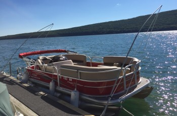 2017 SUNTRACKER 20 FT PARTY BARGE PONTOON W/ 60 HP MERCURY O/B
