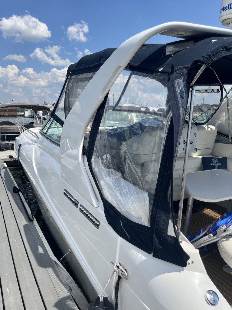 1996 CRUISER YACHT 3175 W/ TWIN MERCRUISER 350 I/O'S