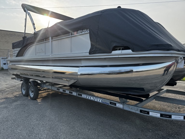 2016 BENNINGTON 275 GCW W/ YAMAHA F200 FOUR-STROKE O/B & VENTURE TANDEM TRAILER