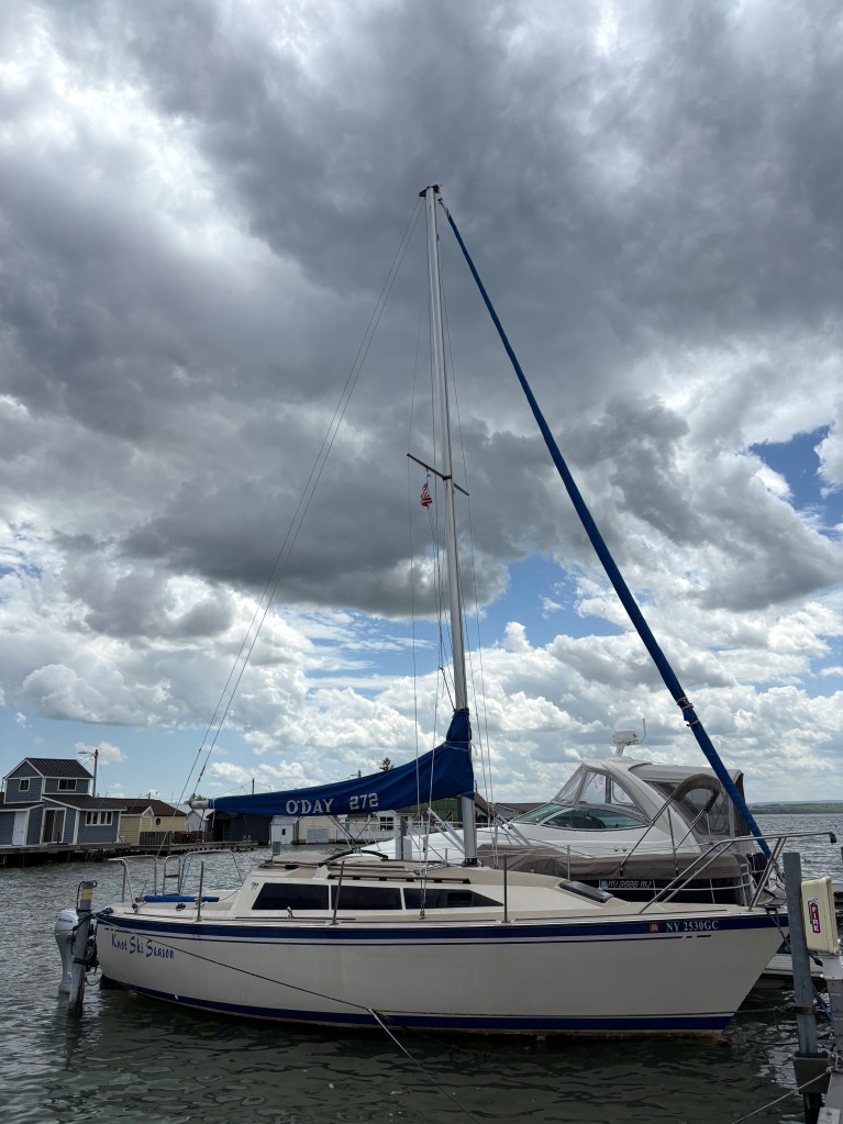 1987 ODAY 272 SAILBOAT WITH HONDA 9.9 4 STROKE O/B