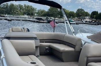 2024 SUNTRAKER 22 FT W/ 90 HP MERCURY O/B W/ SINGLE AXLE BUNK TRAILER