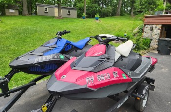 2015 SEA DOO SPARK 2 UP & 2023 SEA DOO SPARK TRIX 2 UP W/ 2022 YACHT CLUB 2 UP TRAILER