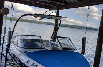 2018 REGAL 190 WAKESURF OPEN BOW W/ VOLVO 200 I/O W/ EZ LOADER SINGLE AXLE TRAILER
