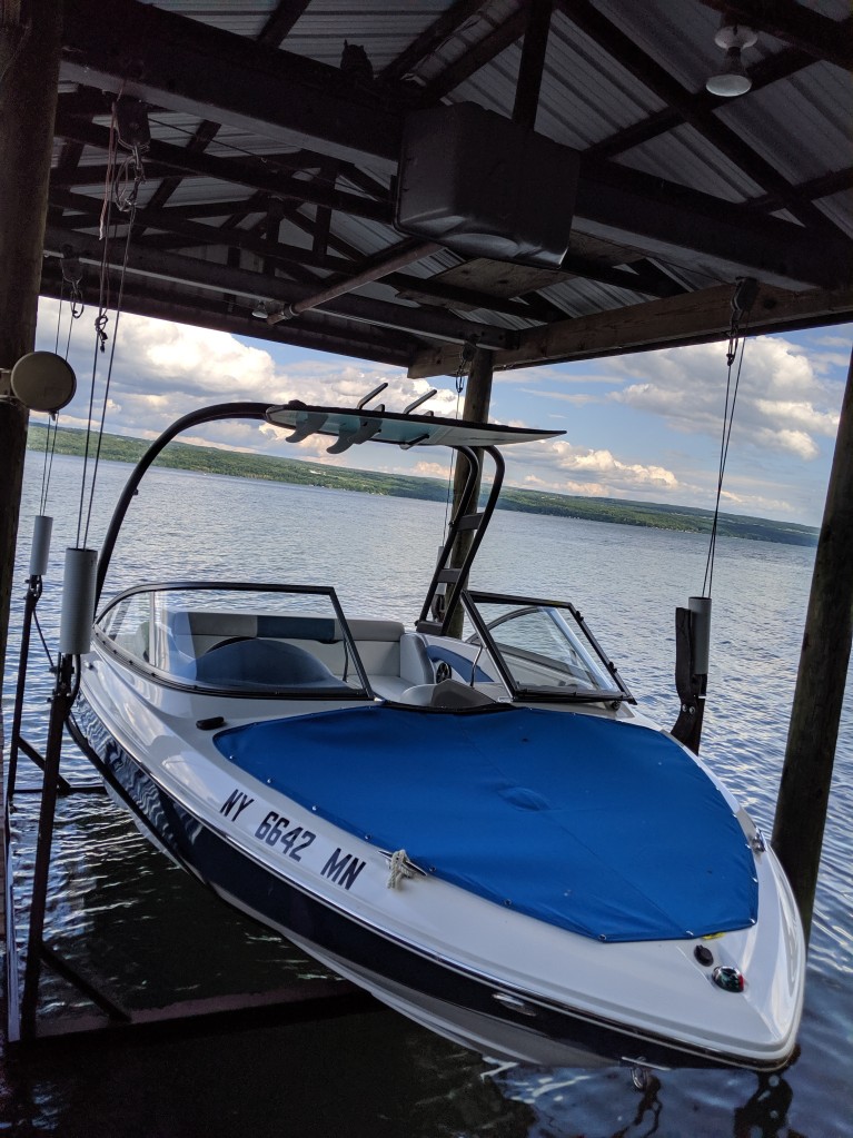 2018 REGAL 190 WAKESURF OPEN BOW W/ VOLVO 200 I/O W/ EZ LOADER SINGLE AXLE TRAILER