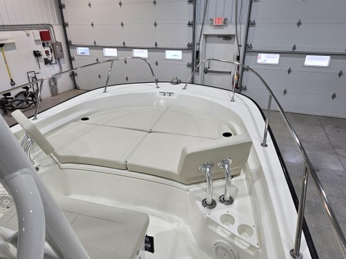 2026 210 MONTAUK W/ 2026 MERCURY 200 XL V-6 4-STROKE