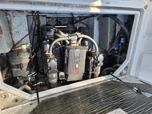 1994 BAYLINER CIERA 26 CUDDY W/ 5.0 MERCRUISER I/O W/ TANDEM AXLE TRAILER