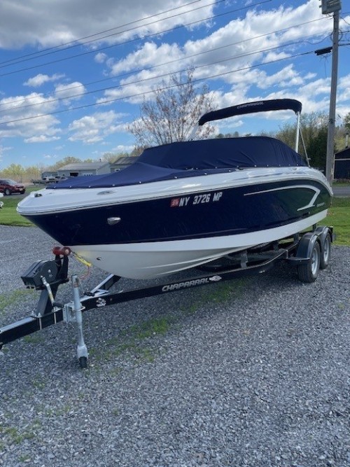 2019 CHAPARRAL 21 H20 BR W/ 4.5 MERCRUISER I/0 W/ DOUBLE AXLE TRAILER