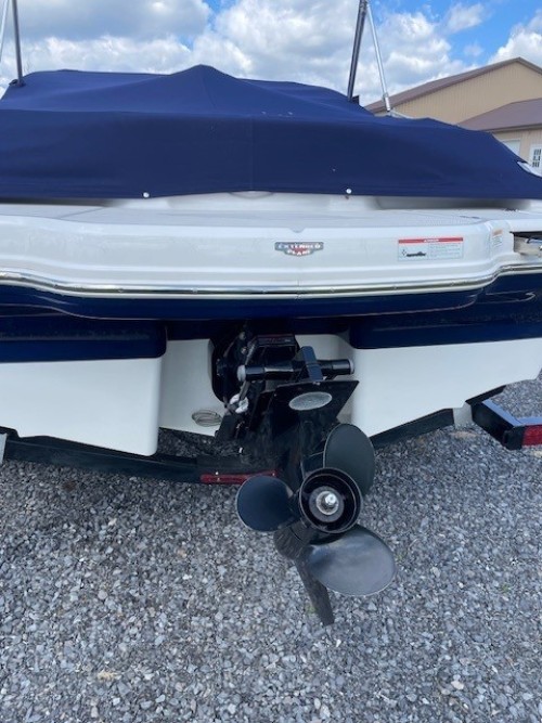 2019 CHAPARRAL 21 H20 BR W/ 4.5 MERCRUISER I/0 W/ DOUBLE AXLE TRAILER