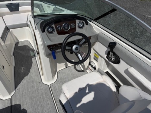 2019 CHAPARRAL 21 H20 BR W/ 4.5 MERCRUISER I/0 W/ DOUBLE AXLE TRAILER