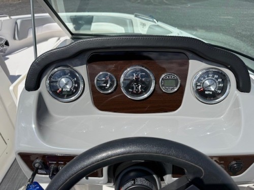 2019 CHAPARRAL 21 H20 BR W/ 4.5 MERCRUISER I/0 W/ DOUBLE AXLE TRAILER