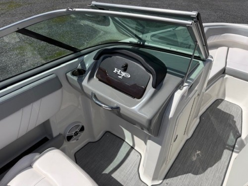 2019 CHAPARRAL 21 H20 BR W/ 4.5 MERCRUISER I/0 W/ DOUBLE AXLE TRAILER