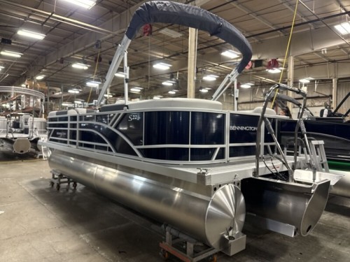 2026 BENNINGTON 22SSR W/ 150HP YAMAHA O/B