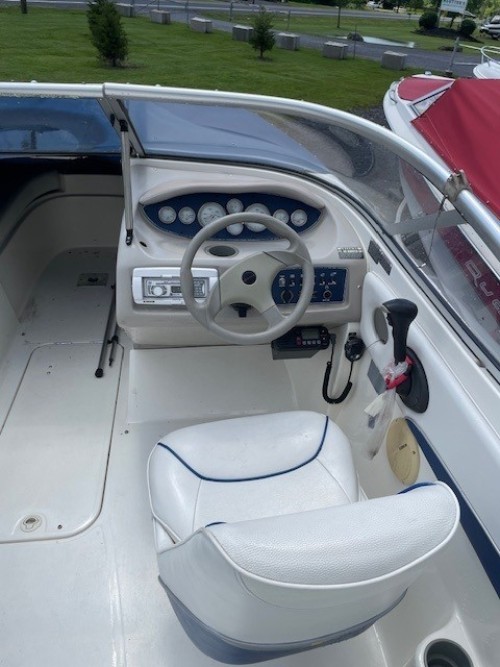 2004 BAYLINER 219 BR W/ MERCRUISER 5.0 I/O W/ DOUBLE AXLE BUNK TRAILER
