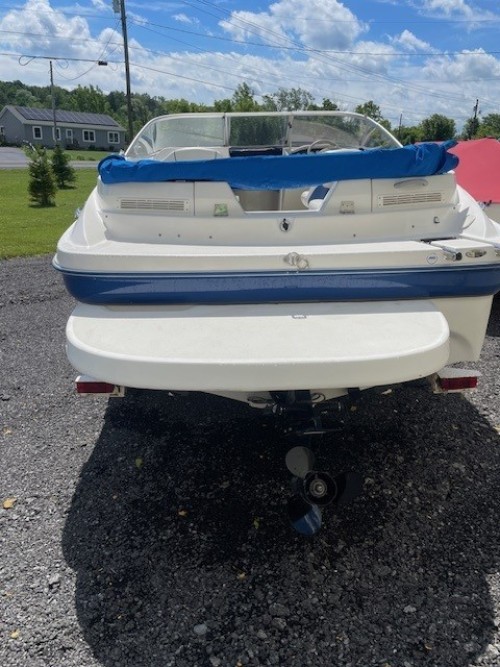 2004 BAYLINER 219 BR W/ MERCRUISER 5.0 I/O W/ DOUBLE AXLE BUNK TRAILER