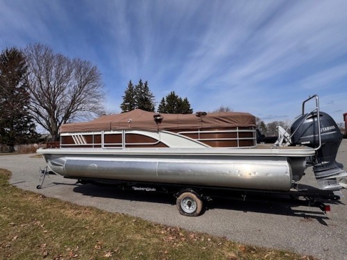 2022 BENNINGTON 22 LSR PONTOON W/ 150 HP YAMAHA O/B W/ DOUBLE AXLE BUNK TRAILER