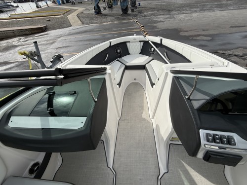 2023 REGAL 2000ES BOW RIDER W/ VOLVO V6 200 SX CAT & TANDEM AXLE VENTURE TAILER