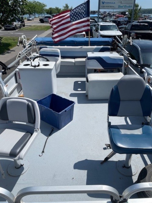 1994 SYLVAN 23 FT PONTOON W/ YAMAHA 50 HP O/B W/ LOAT RITE BUNK TRAILER