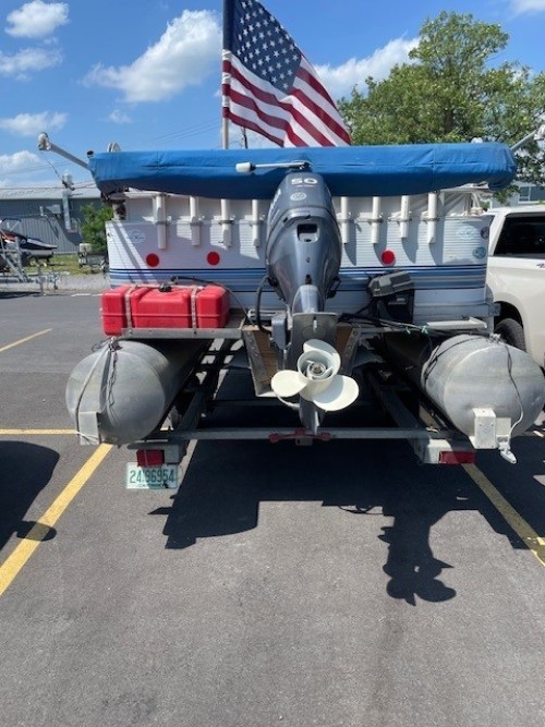 1994 SYLVAN 23 FT PONTOON W/ YAMAHA 50 HP O/B W/ LOAT RITE BUNK TRAILER