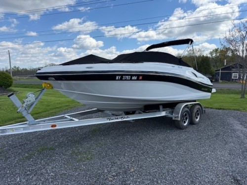 2017 RINKER 21 QX B/R W/ 4.5 L MERCRUISER I/0 W/ TANDEM AXLE YACHT CLUB TRAILER