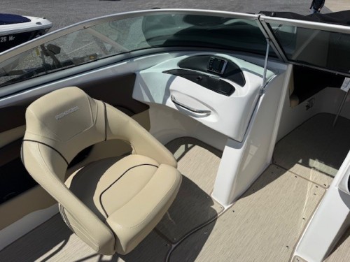 2017 RINKER 21 QX B/R W/ 4.5 L MERCRUISER I/0 W/ TANDEM AXLE YACHT CLUB TRAILER