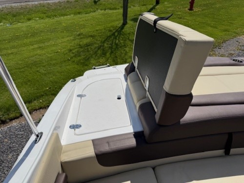 2017 RINKER 21 QX B/R W/ 4.5 L MERCRUISER I/0 W/ TANDEM AXLE YACHT CLUB TRAILER