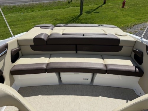 2017 RINKER 21 QX B/R W/ 4.5 L MERCRUISER I/0 W/ TANDEM AXLE YACHT CLUB TRAILER
