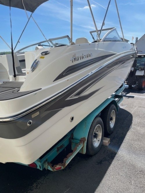 2023 HURRICANE 217 BRW/ 200 HP MERCURY O/B