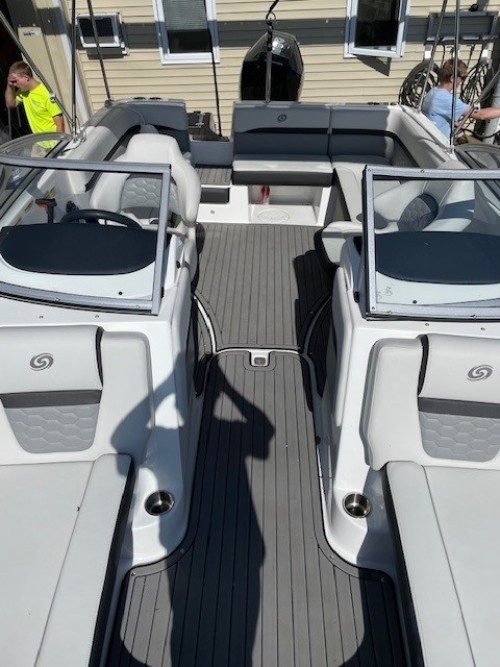 2023 HURRICANE 217 BRW/ 200 HP MERCURY O/B