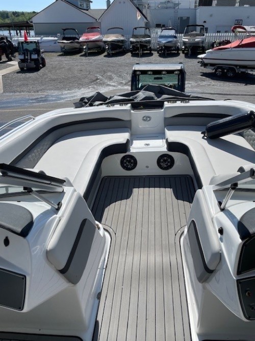 2023 HURRICANE 217 BRW/ 200 HP MERCURY O/B