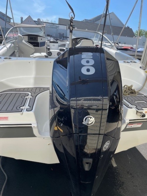 2023 HURRICANE 217 BRW/ 200 HP MERCURY O/B